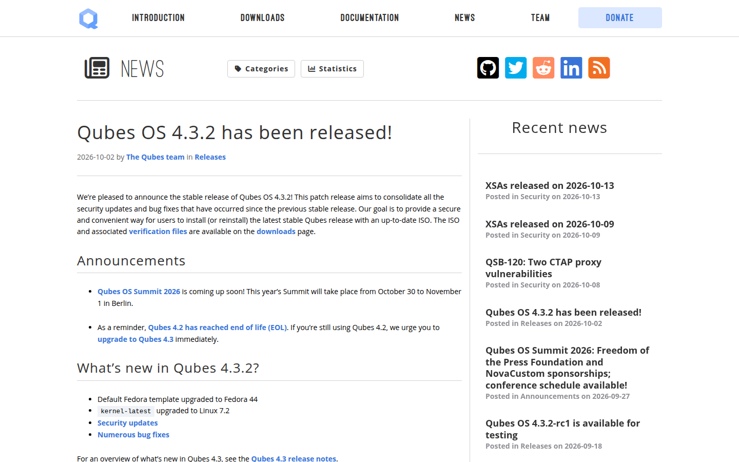 Qubes OS 4.3.2 release notes dated 2026-10-02, noting Fedora 44, Linux 7.2, and that Qubes 4.2 is end of life.
